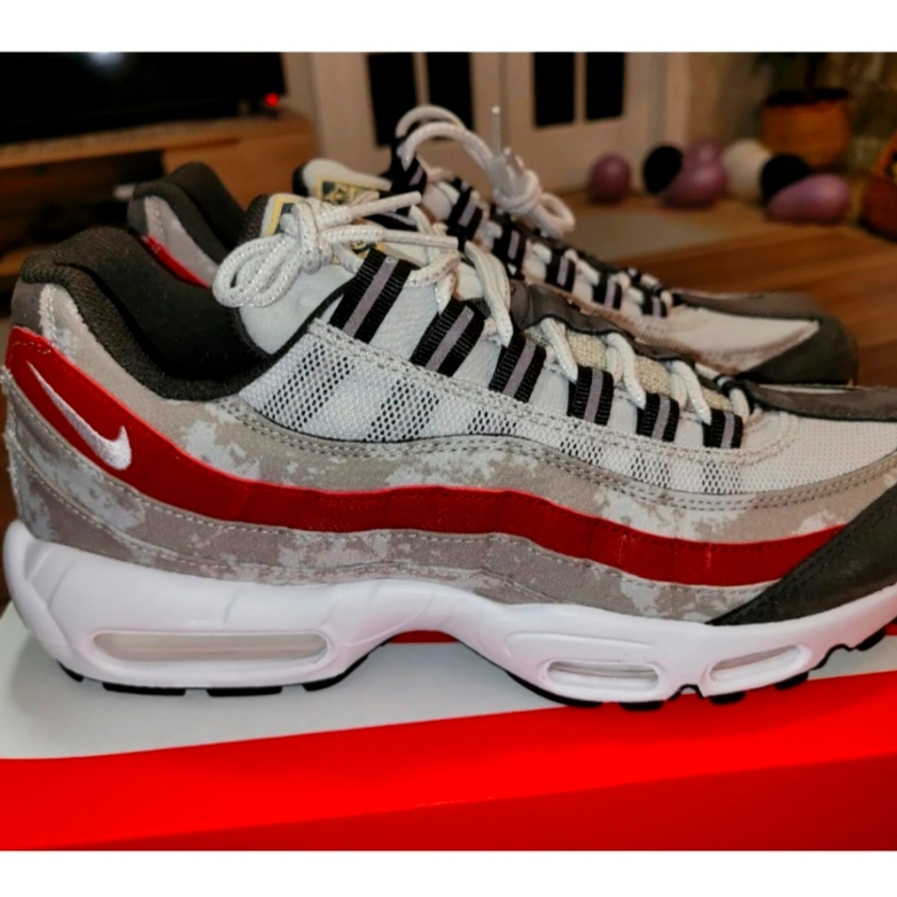 Nike Air Max 95 SE mens size 9.5